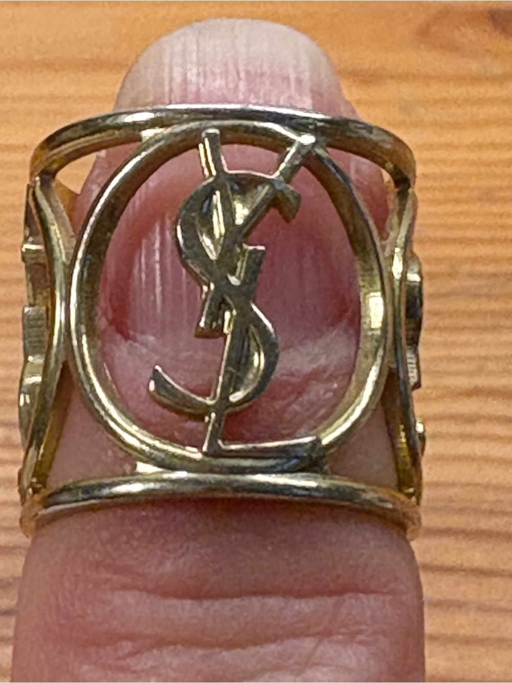 VINTAGE 2000’s VERY RARE YSL EMPLOYEE RING!! - Picture 2 of 4